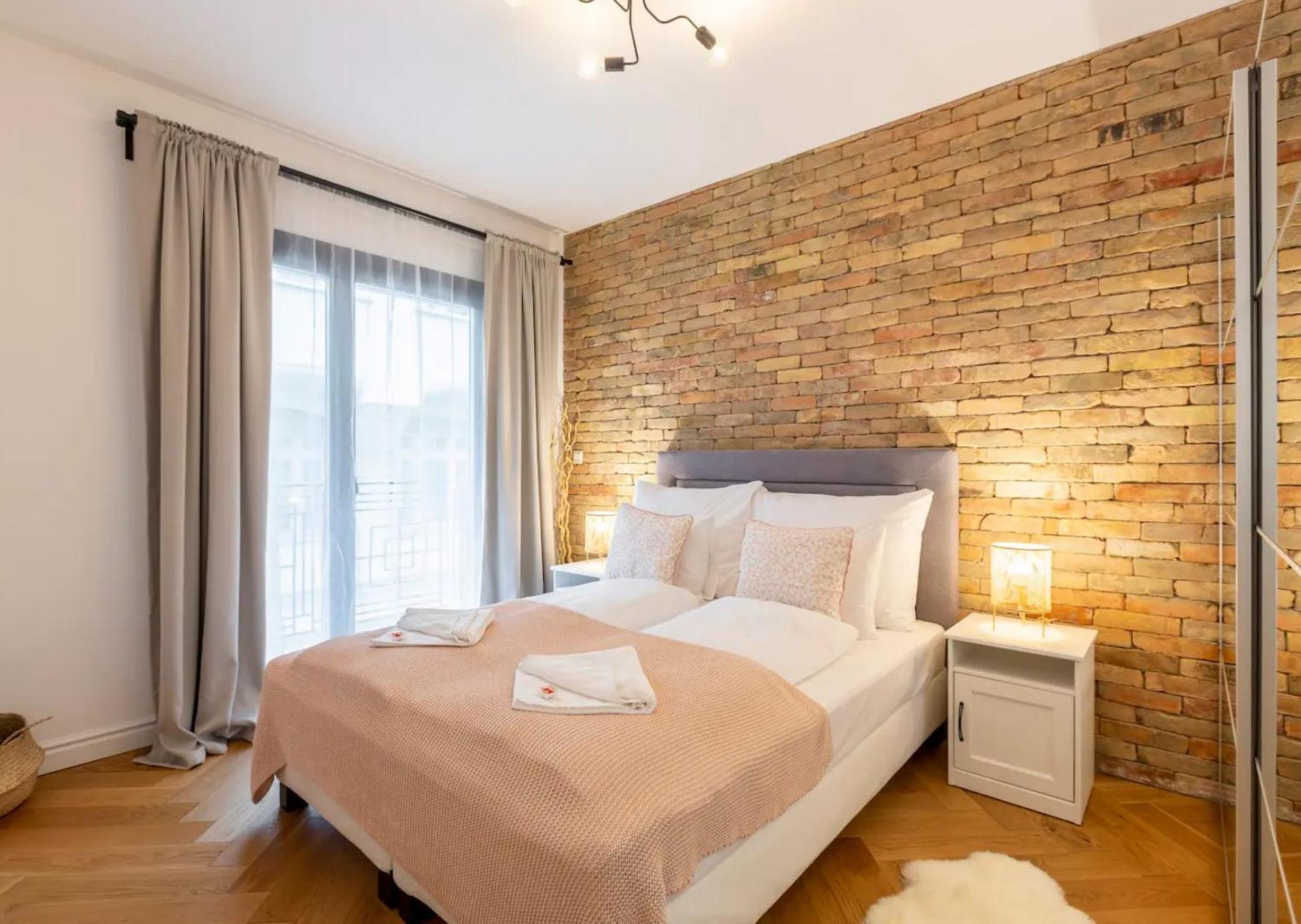 Appartamento Romantic At Center With Garage And Rooftop Pool Budapest