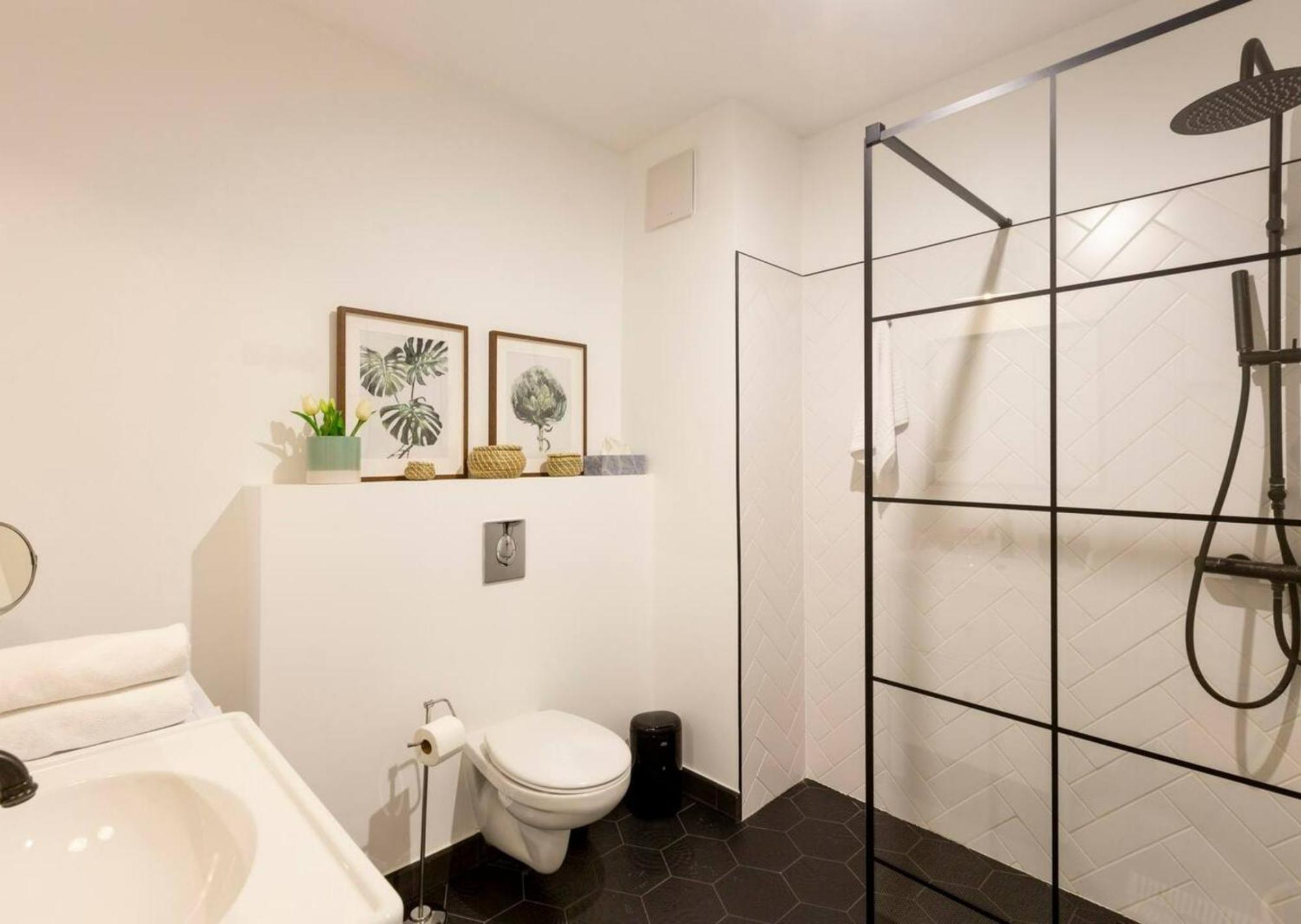 Romantic By Andrassy Street With Garage And Rooftop Pool